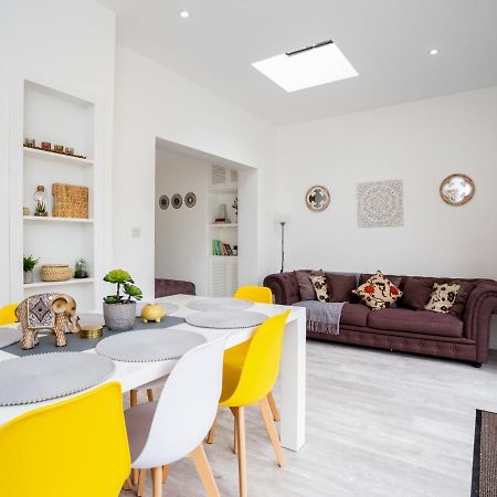 Large Modern Family Home Windsor Eksteriør bilde